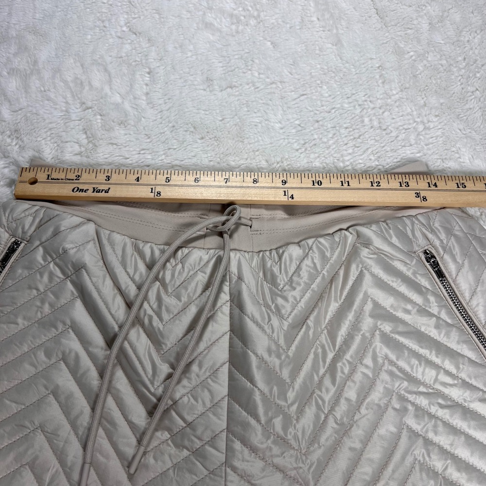 Athleta Aprs Ski Quilted Chevron Shorts Beige Women's Size 6 Pockets Drawstring - Picture 8 of 11